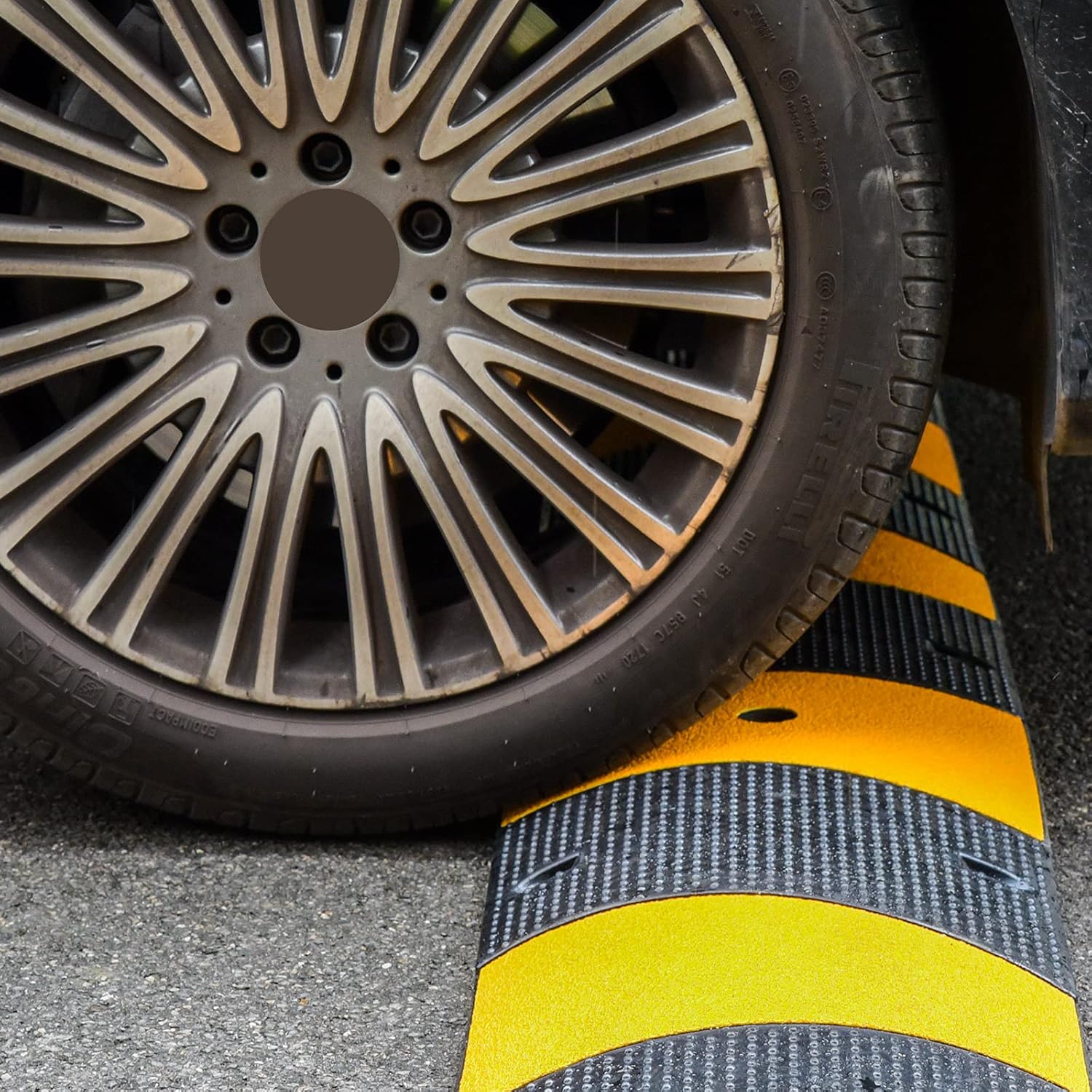 6FT Rubber Speed Bumps 2 Pack Heavy Duty Cable Protector Ramp with 8 Bolts P897