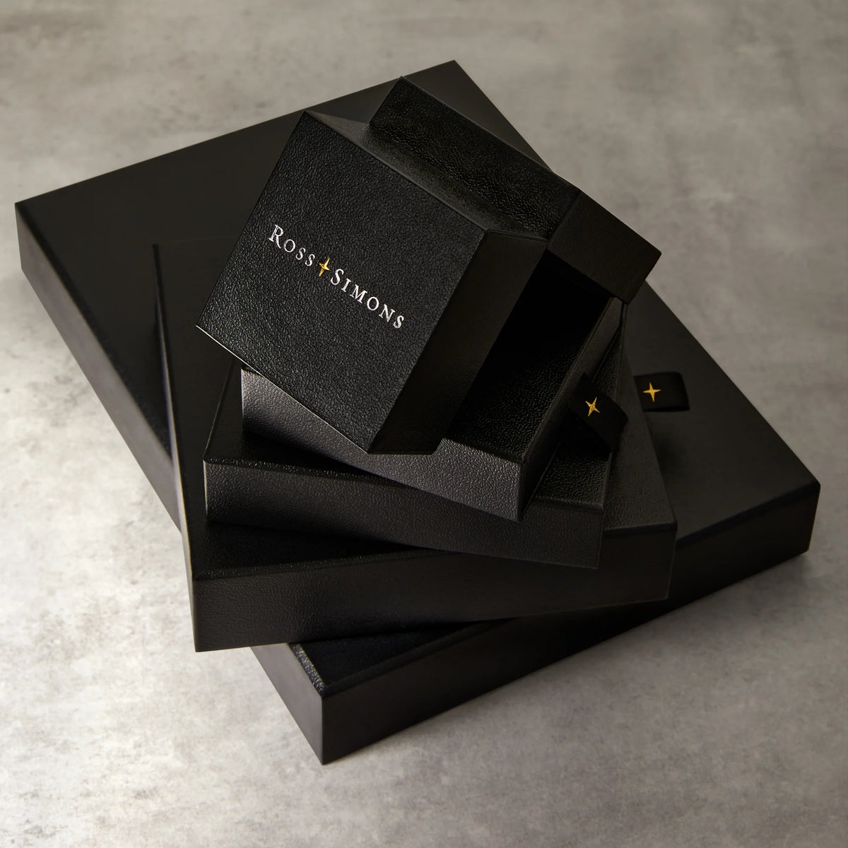 14kt Tri-Colored Gold Mesh Ring Z59685
