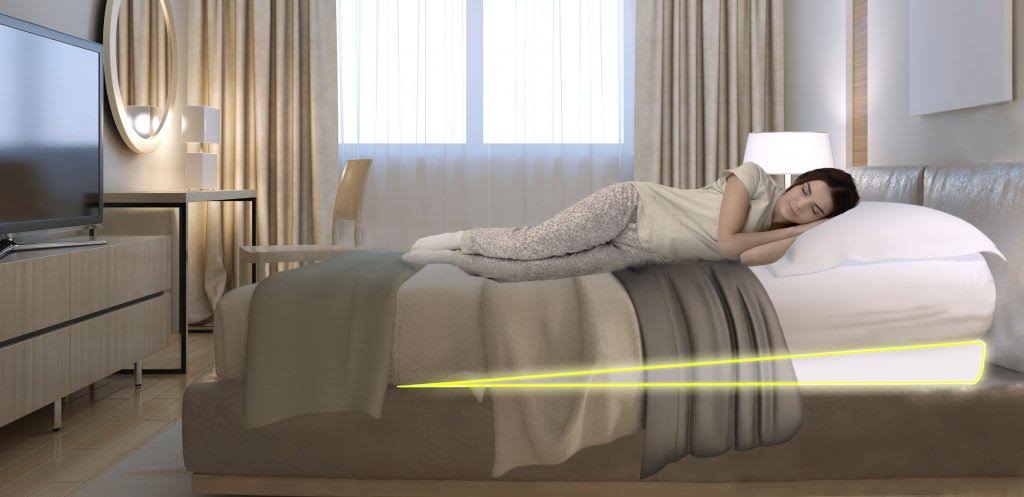 California King Bed Wedge E571085
