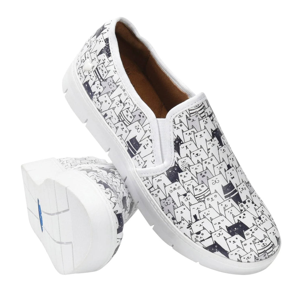White/Black Cats 8.5 Shoes T599
