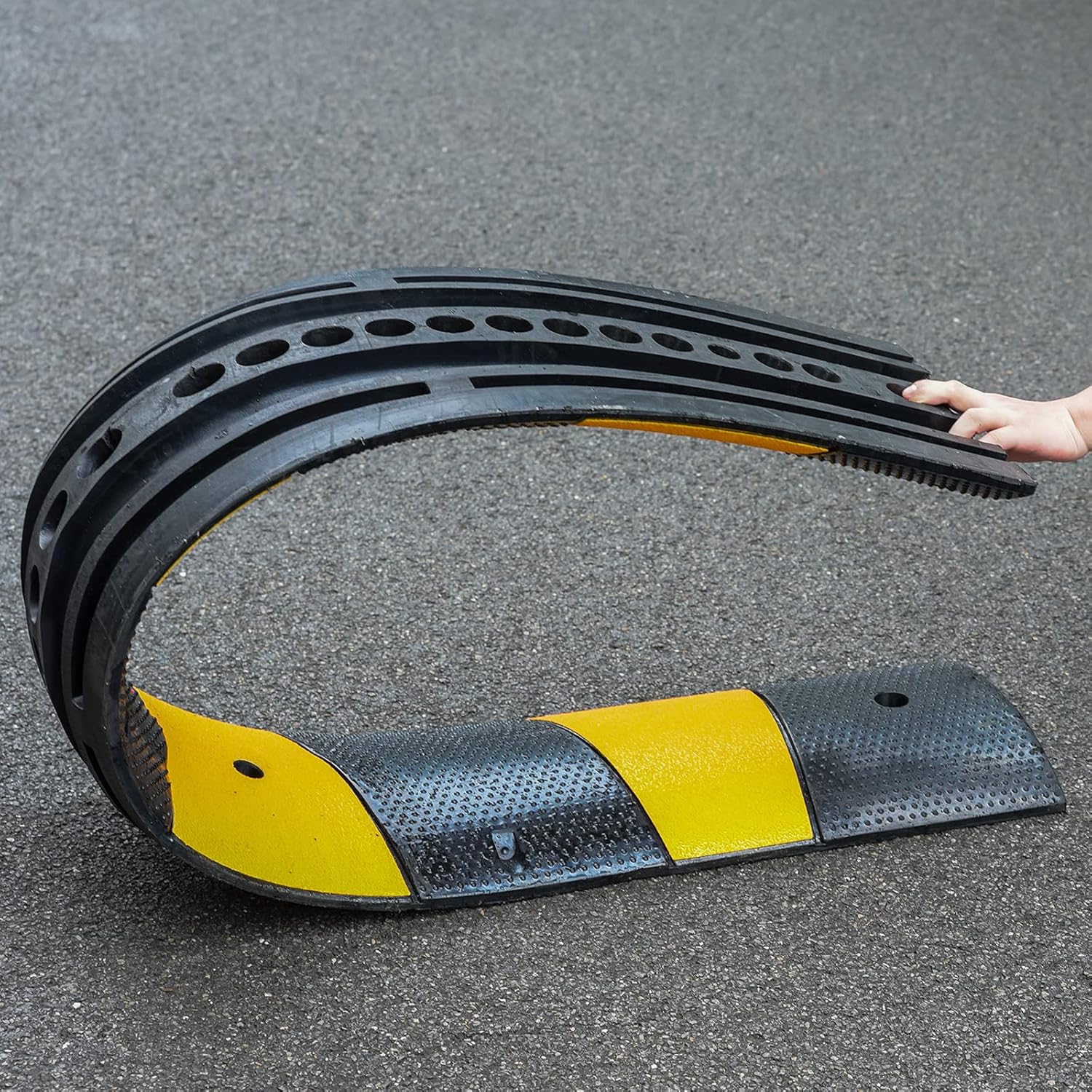 6FT Rubber Speed Bumps 2 Pack Heavy Duty Cable Protector Ramp with 8 Bolts P897