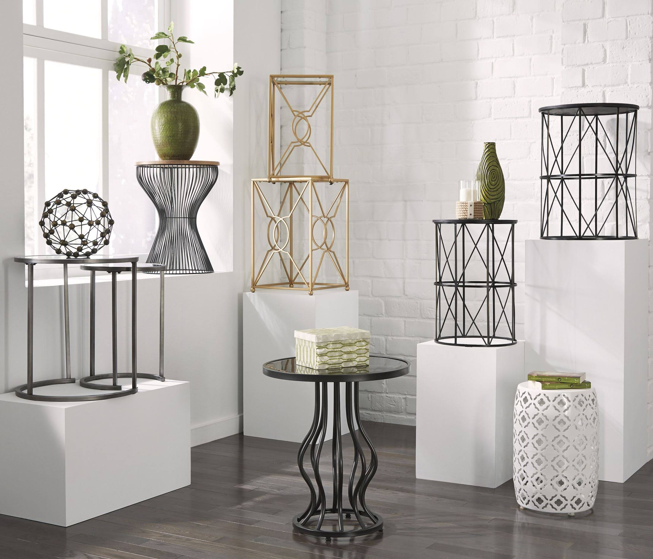 Black Round End Table H7138