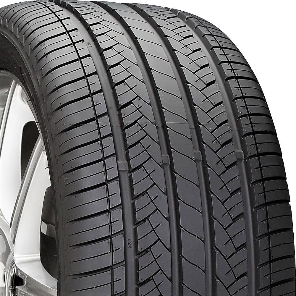 225/40R19 93W Tire X827750
