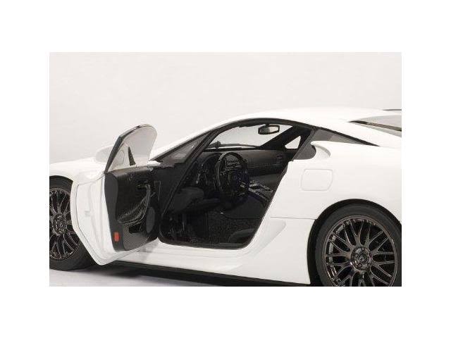 1:18 Pearl White Model H55742