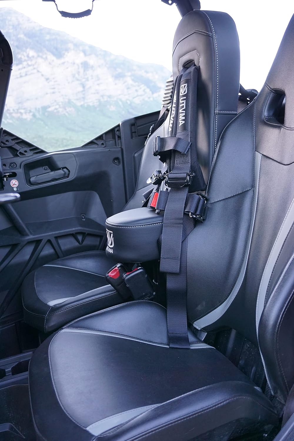 Front or Rear Bump Seat with 4-Point Harness R925147